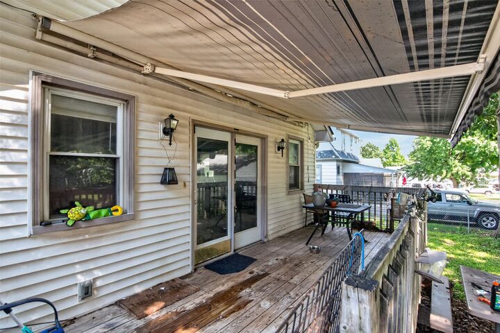 Property Photo: 3005 E Ovid Avenue IA 50317