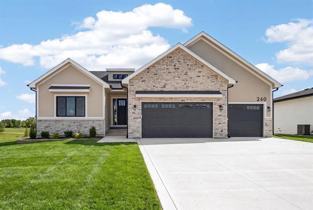Property Photo: 260 NW Copperleaf Court IA 50263