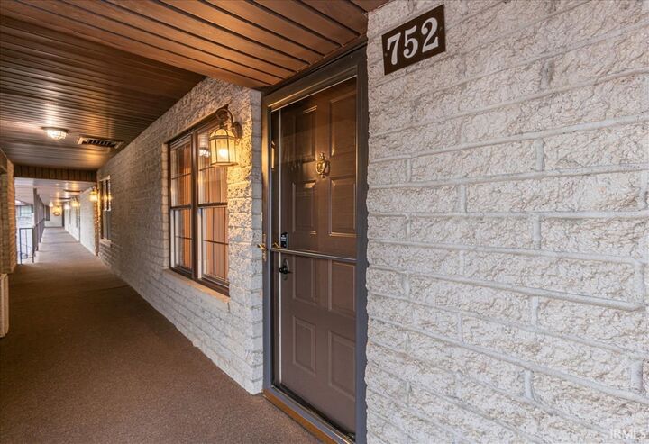 Property Photo:  752 Senate Avenue  IN 47711-1892 