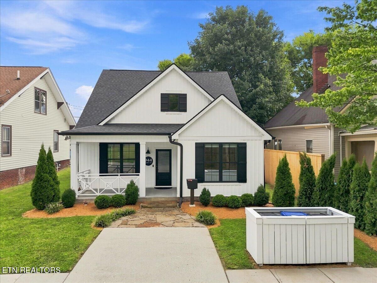 Property Photo:  944 Irwin St  TN 37917 