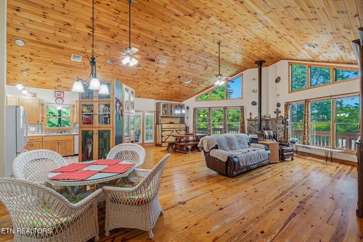 Property Photo:  414 Shaddon Rd  TN 37385 