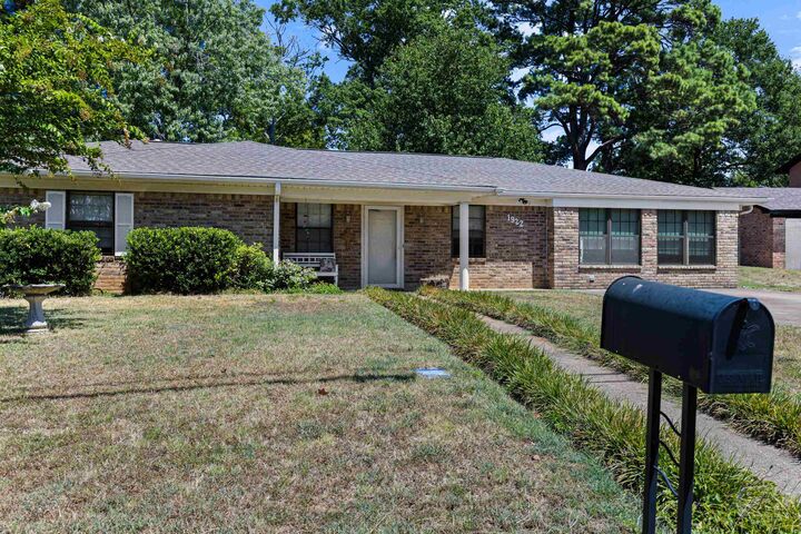 Property Photo: 1922 Lee St TX 75604