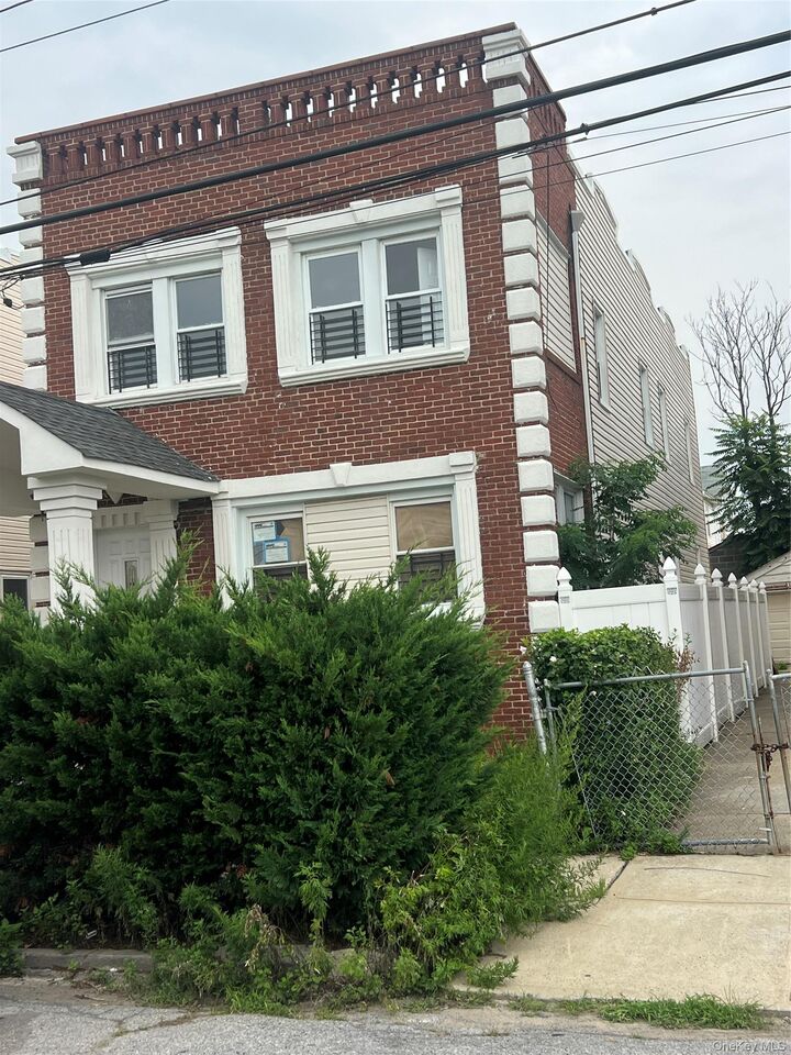 Property Photo:  216-25 136th Road  NY 11413 