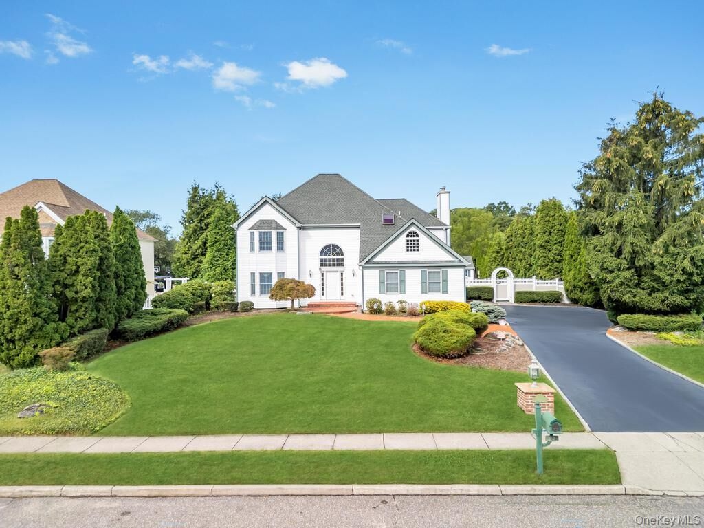 Property Photo:  150 Hayrick Lane  NY 11725 