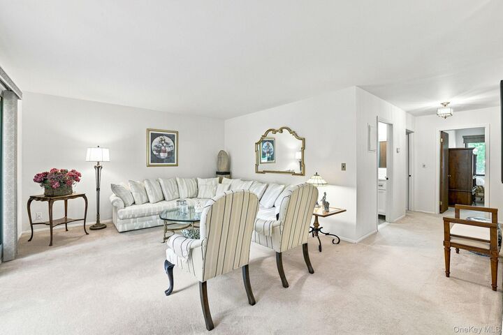Property Photo:  45 Jefferson Oval H  NY 10598 