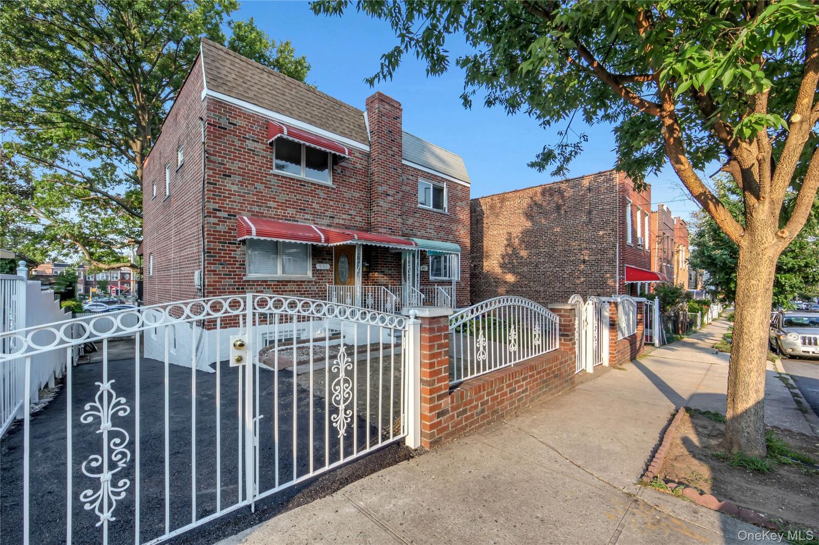 Property Photo:  931 E 232nd Street  NY 10466 