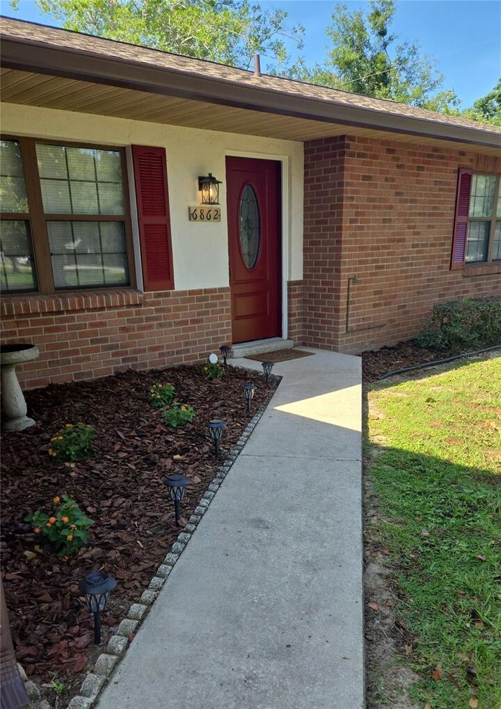 Property Photo: 6862 SE 52 Place FL 34472