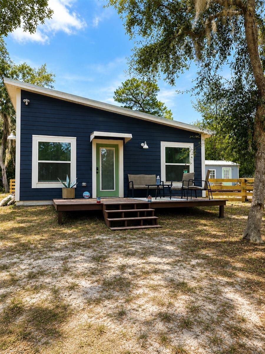 Property Photo:  24252 NE 152nd Lane  FL 32134 