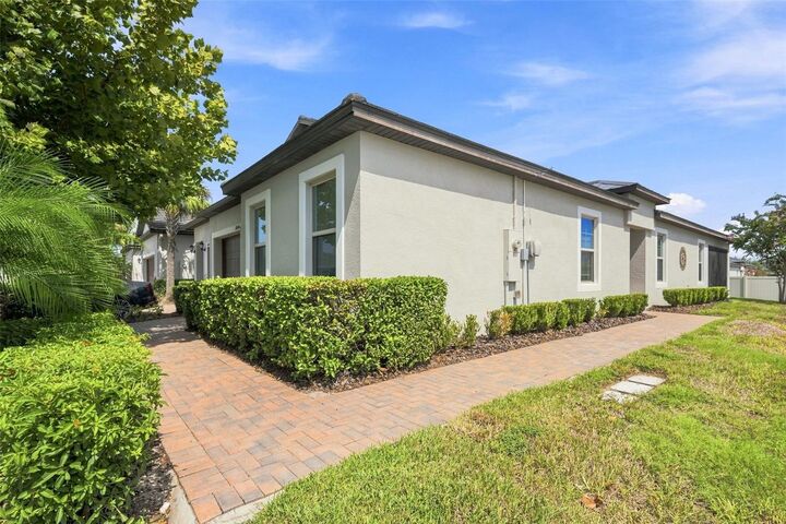 Property Photo: 10444 Weldon Cork Way FL 33576