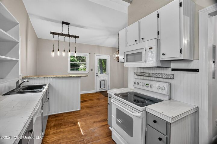 Property Photo: 1108 Live Oak Avenue MS 39567