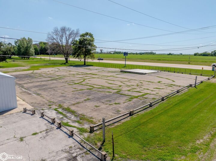 Property Photo:  33rd Street  IA 50401 