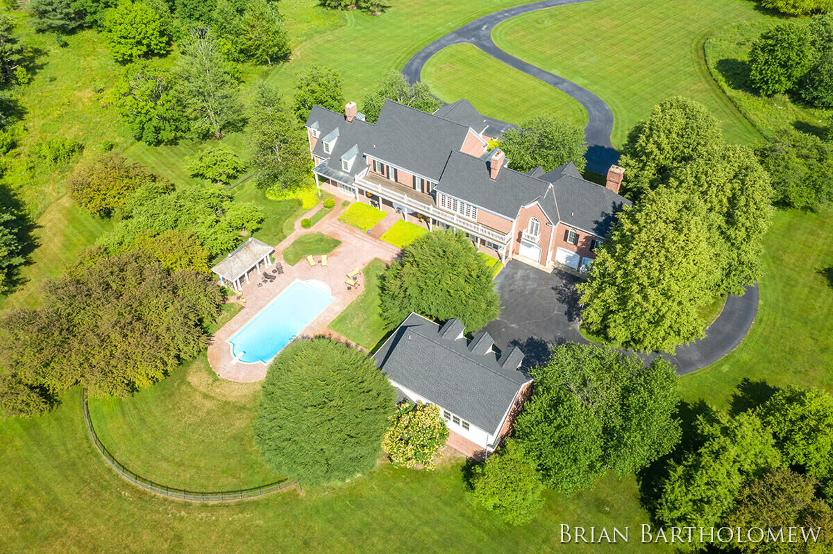 Property Photo:  560 Saddlebrook Drive  MI 49301-9505 