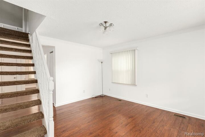 Property Photo:  2200 Guthrie Avenue  MI 48067 3527 