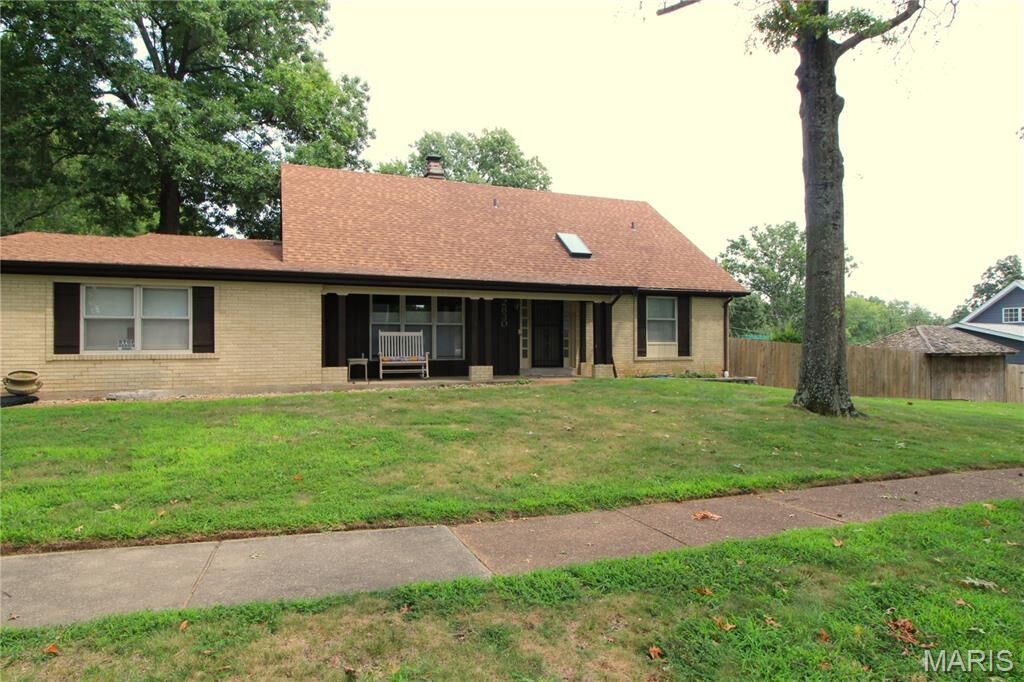 Property Photo:  2830 Springridge Drive  MO 63129 