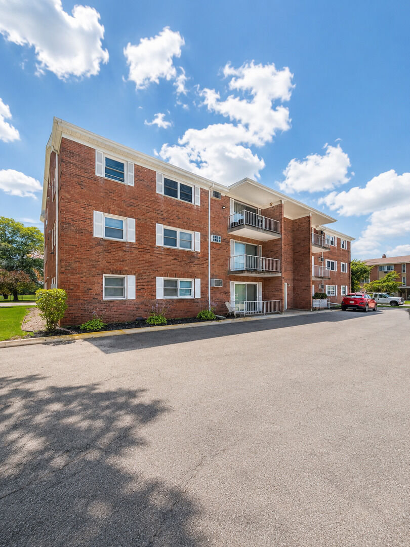 Property Photo:  4420 W 111th Street 104  IL 60453 