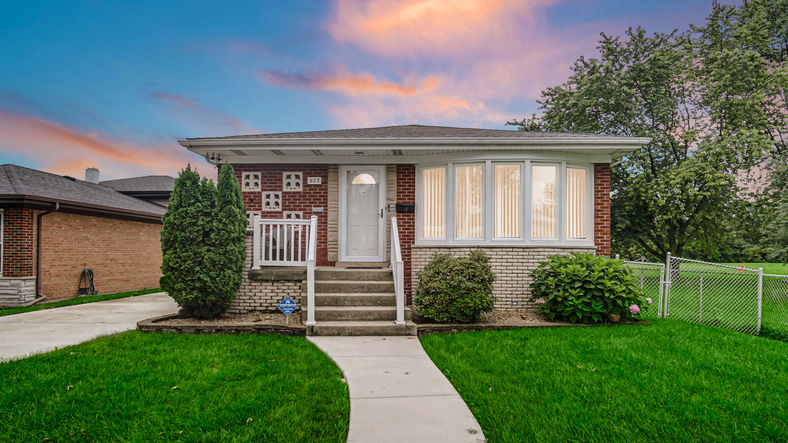Property Photo: 923 E 158th Street IL 60419