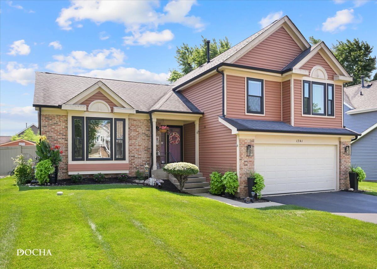 Property Photo:  1741 Somerfield Lane  IL 60014 