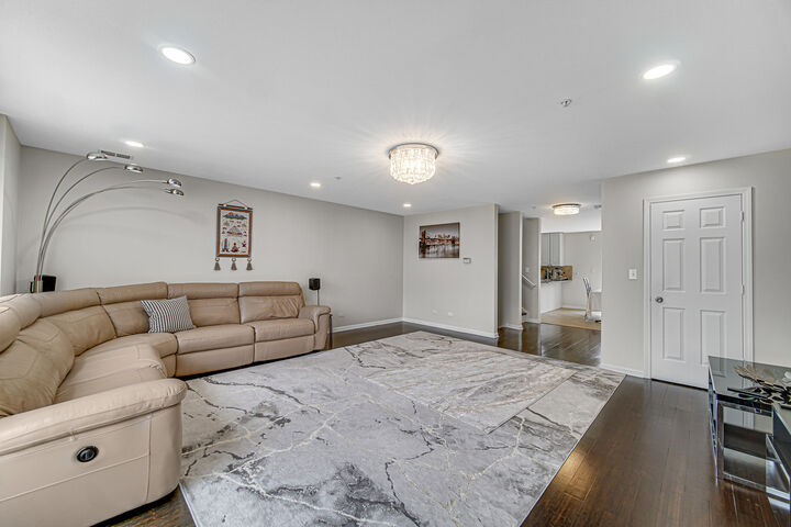 Property Photo: 673 E Fountainview Drive 673 IL 60060