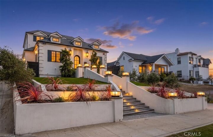 Property Photo:  1358 S Ridgeley  CA 90019 