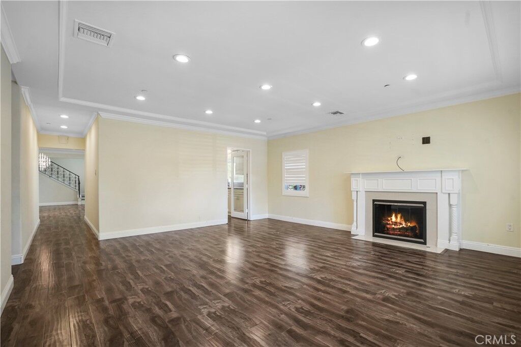 Property Photo: 1025 E San Jose Ave CA 91501