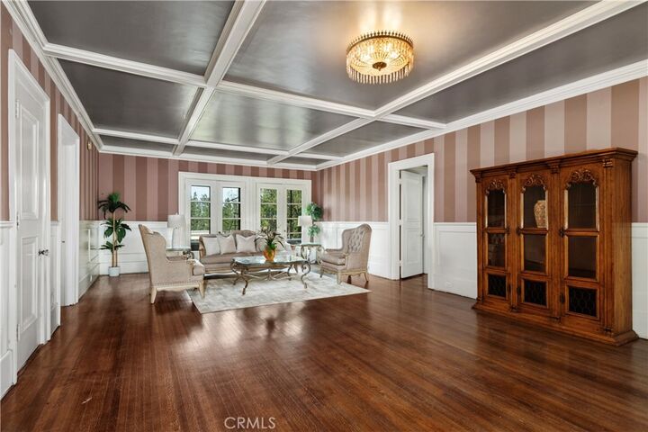 Property Photo:  182 S Orange Grove  CA 91105 
