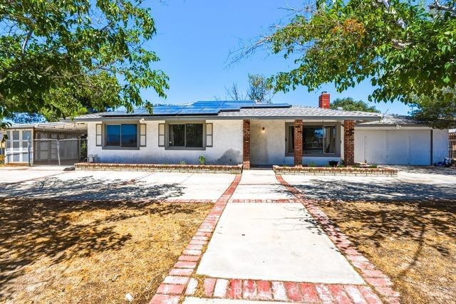 Property Photo:  17307 Longmeadow Avenue  CA 93591 