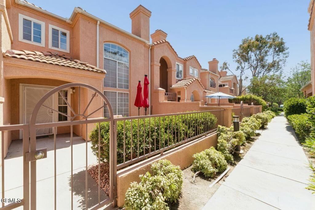 Property Photo: 727 Kingfisher Way CA 93030