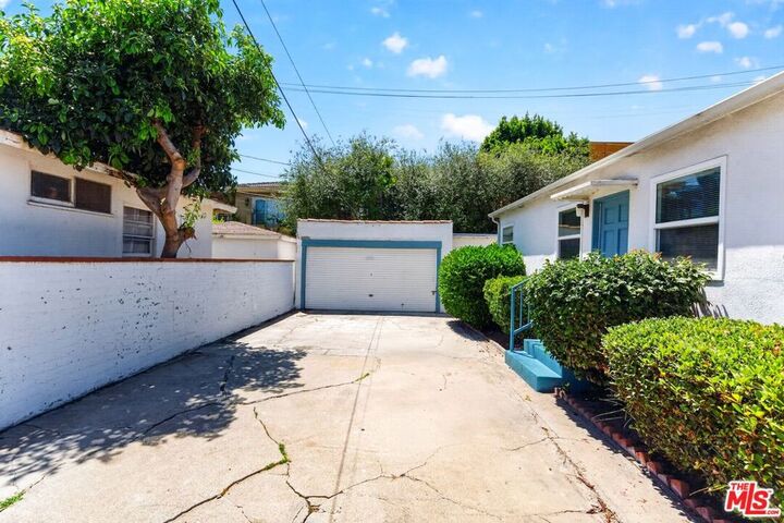 Property Photo:  1941 Barry Avenue  CA 90025 