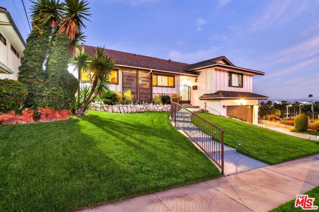 Property Photo:  5720 S Chariton Avenue  CA 90056 