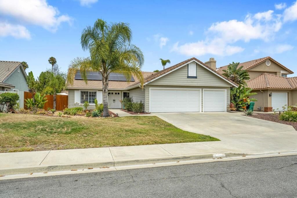 Property Photo:  5521 Daybreak Ct  CA 92057 