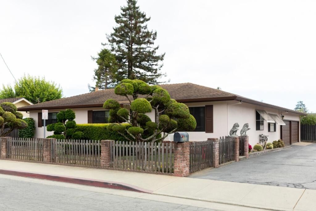 Property Photo:  2520 Howe Street  CA 95065 