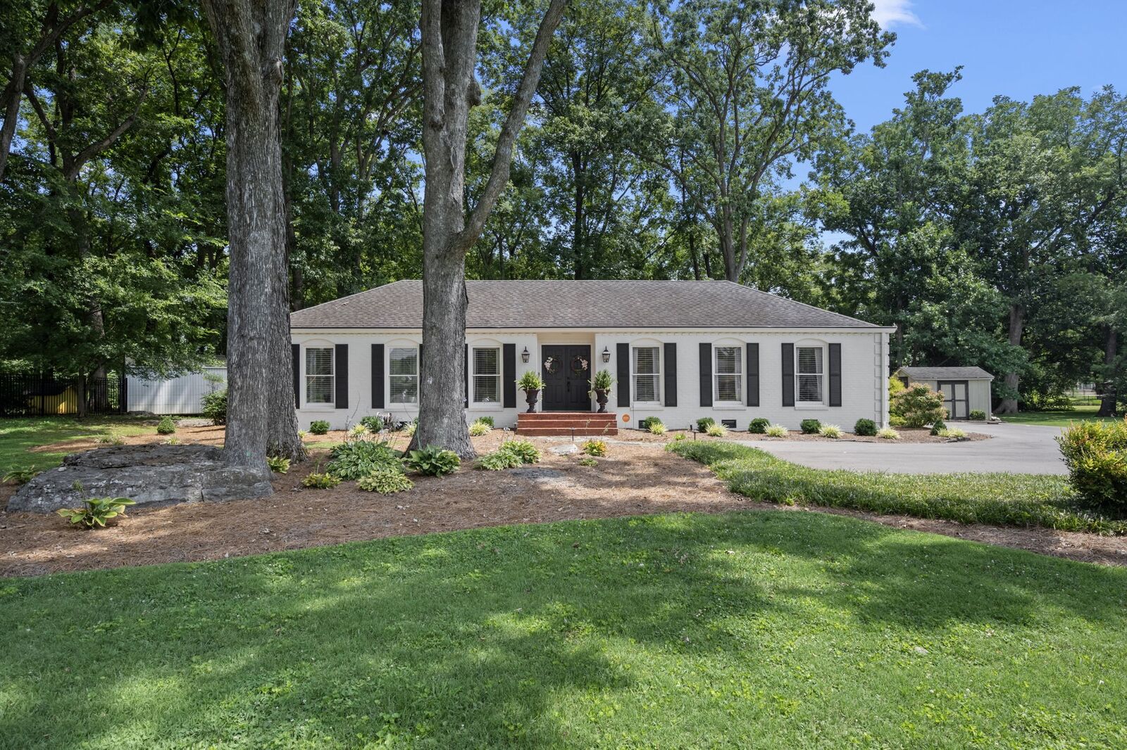 Property Photo: 1810 Jones Blvd TN 37129