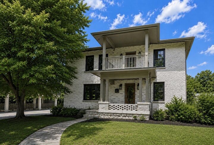 Property Photo: 208 Fairfax Ave TN 37212