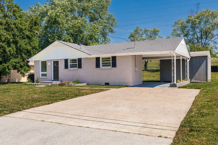 Property Photo: 3228 Cloverwood Dr TN 37214