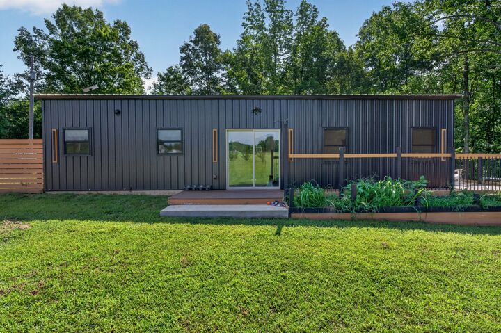 Property Photo: 528 Obie Adcock Rd TN 37166