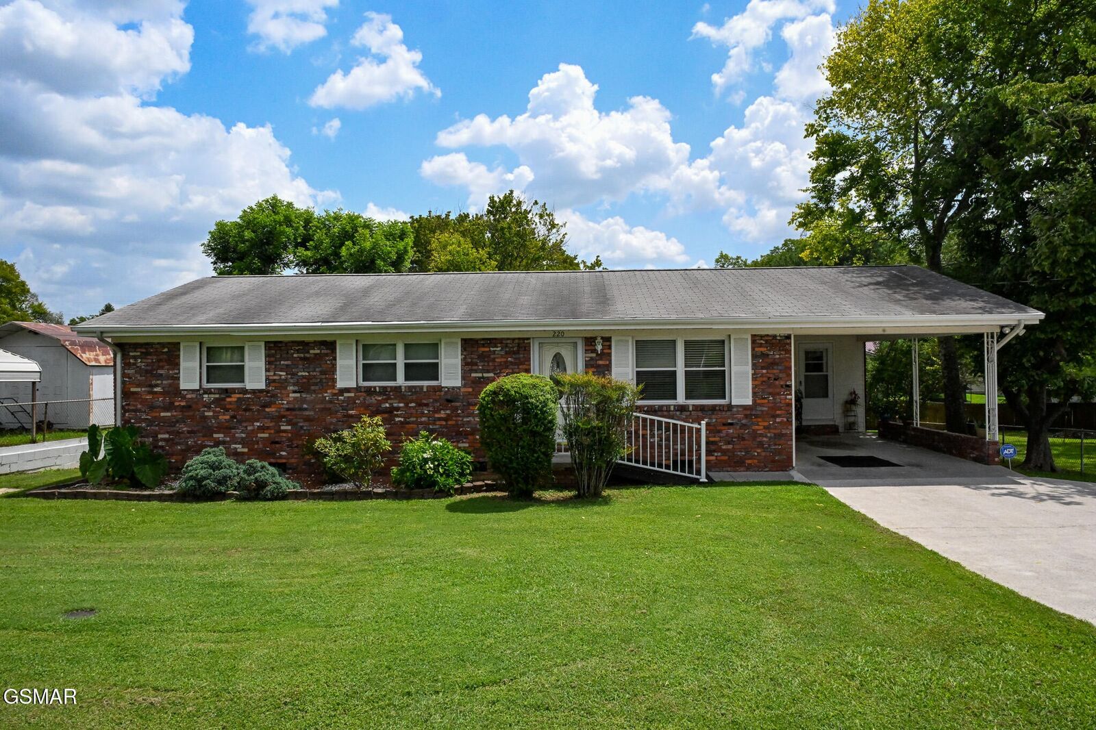 Property Photo:  220 Pinedale Street  TN 37801 