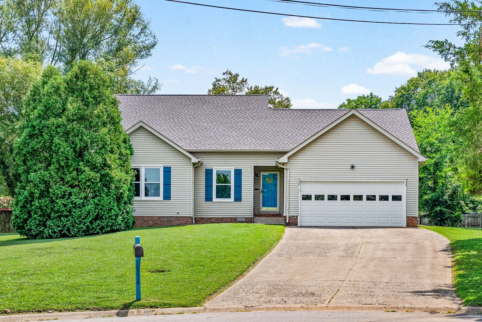 Property Photo: 3512 Teal Dr TN 37042