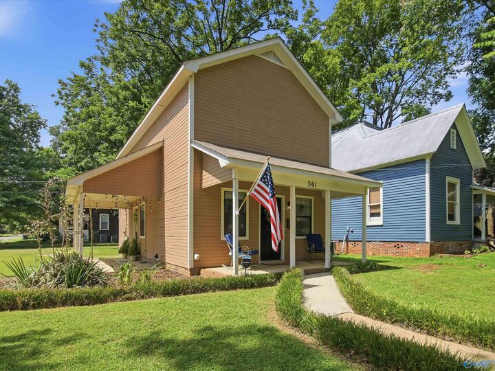 Property Photo:  301 Oak Street  AL 35601 