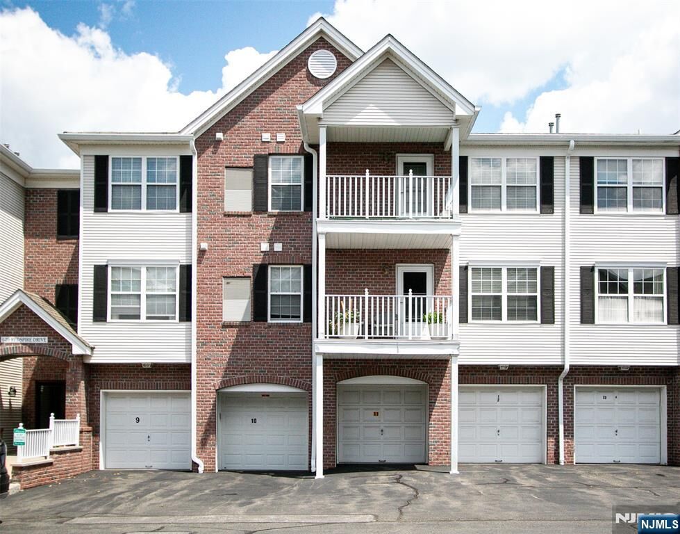 Property Photo:  10 Redspire Drive 10  NJ 07083 