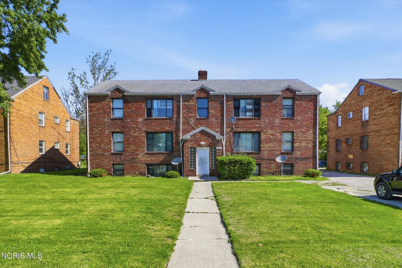 Property Photo: 1364 N Cove Boulevard OH 43606