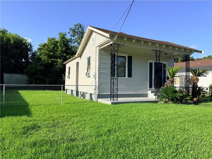 Property Photo:  2754 Jasmine Street  LA 70122 