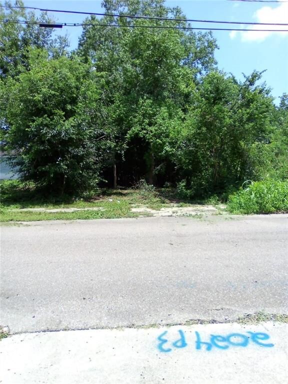 Property Photo: 2027 Benton Street LA 70117