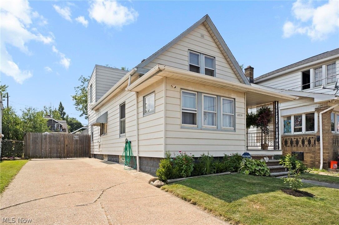 Property Photo:  3270 W 122nd Street  OH 44111 