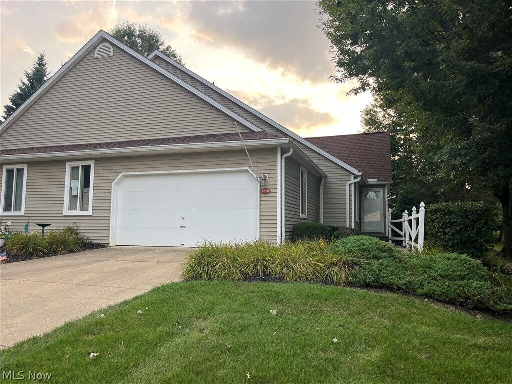 Property Photo:  4228 Castle Ridge  OH 44321 