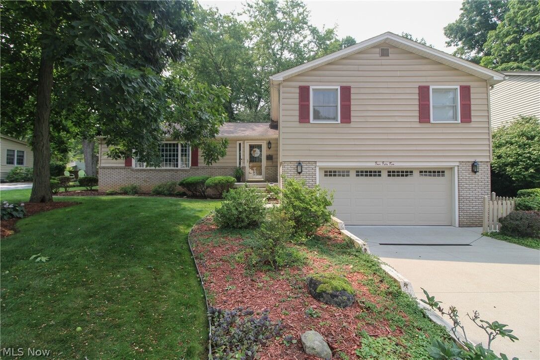 Property Photo:  452 Rockland Drive  OH 44512 