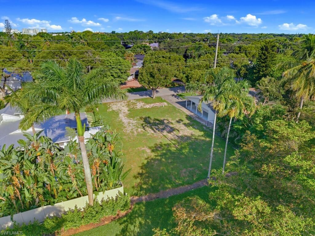 Property Photo:  916 13th St N  FL 34102 