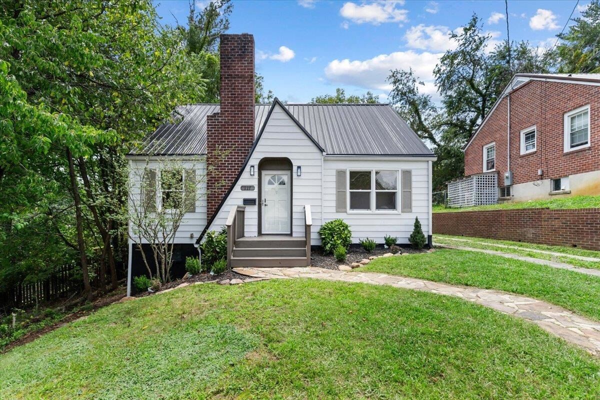 Property Photo:  117 Thirteenth Street NW  VA 24301 