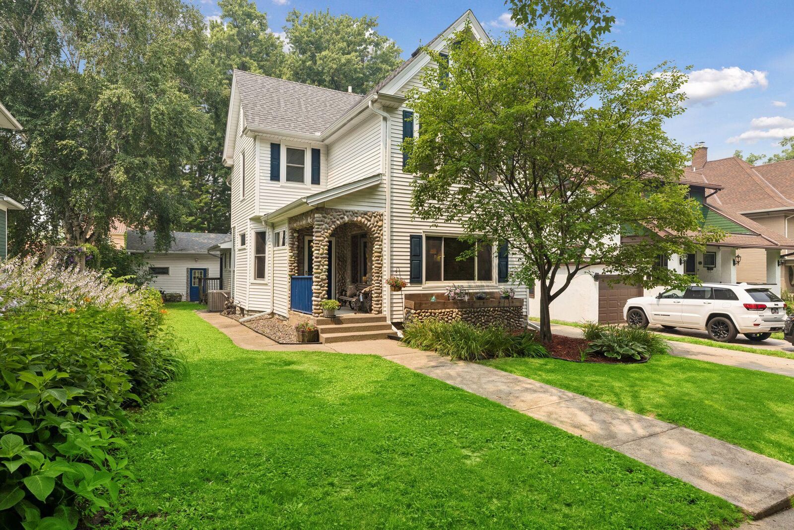 Property Photo:  657 Delaware Avenue  MN 55107 