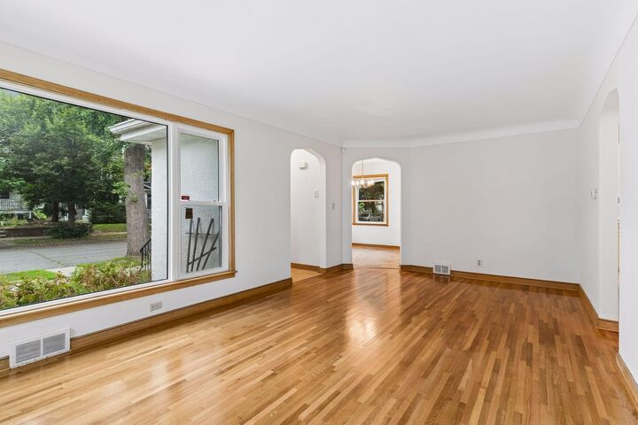 Property Photo:  840 Armstrong Avenue  MN 55102 