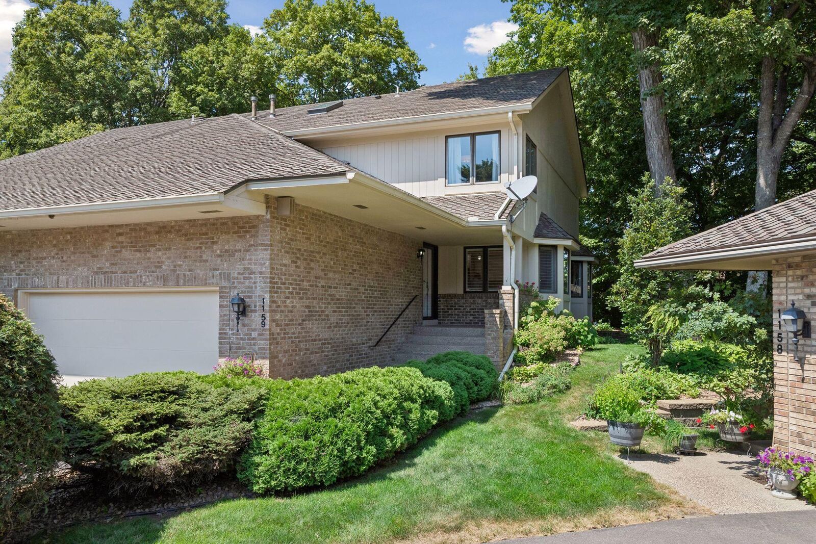 Property Photo:  1159 Hollybrook Drive  MN 55391 